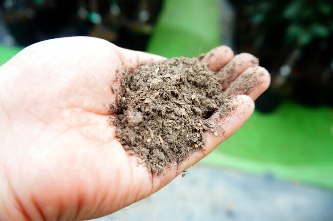 土の入れ替え不要１００％植物性有機土壌改良材ヴァラリス・バイオ